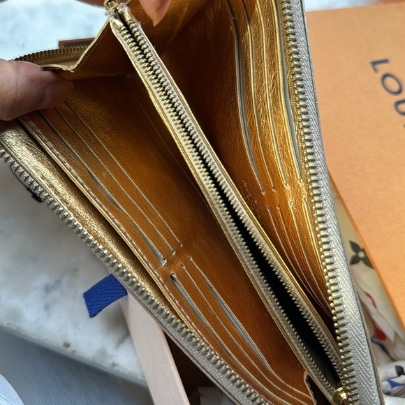 Louis Vuitton Gold Suhali Zippy Wallet 100% Authentic - Picture 9 of 17